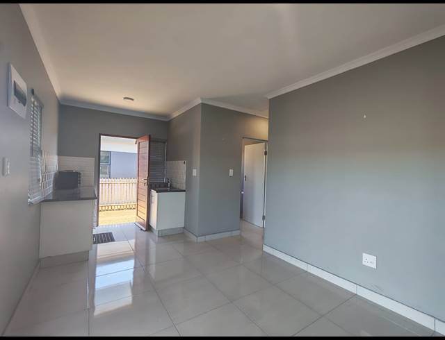 2 BEDROOM FREEHOLD FOR SALE IN SHAKASKRAAL